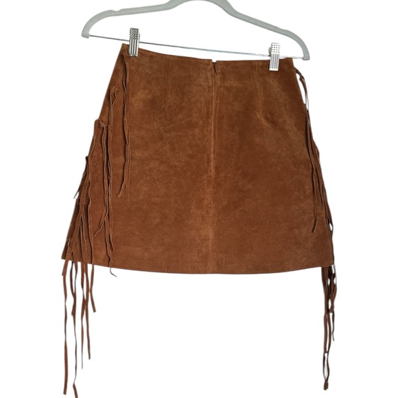 ASOS DESIGN real suede mini skirt with fringing detail in tan - Picture 5 of 12